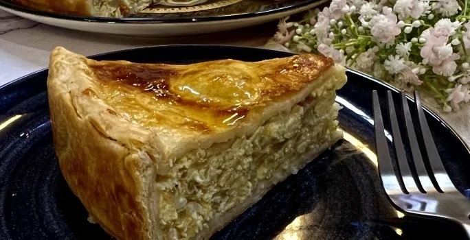 
            Torta de cebola com ovos          